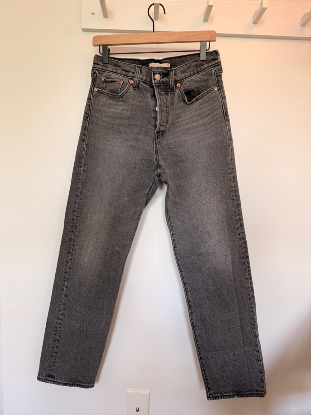 Levi’s High-Rise Wedgie Straight Dark Gray Wash - Size 28 x 31